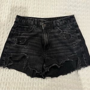 Black American Eagle Jean Shorts at a Size 6
